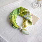 🤍 Magnetic scarf with a pearl – look elegant in seconds