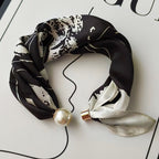🤍 Magnetic scarf with a pearl – look elegant in seconds