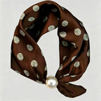 🤍 Magnetic scarf with a pearl – look elegant in seconds