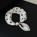 🤍 Magnetic scarf with a pearl – look elegant in seconds